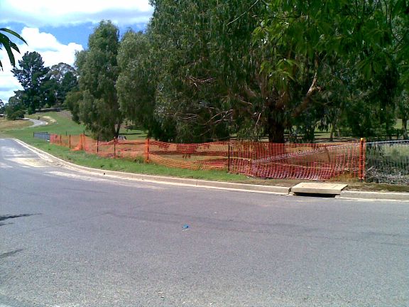 moore-st-uni-fence-06022011(018)-h.jpg